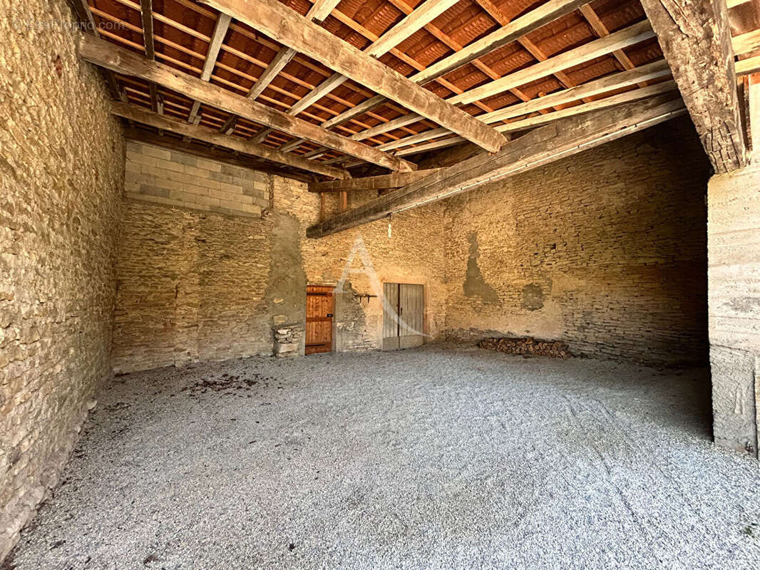 Maison à LA ROCHE-VINEUSE