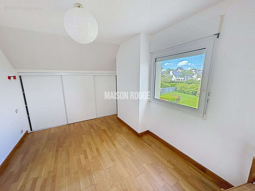 Maison en pierre rénovée avec gîte indépendant à vendre à Binic dans un environnement calme proche du centre - photo 15