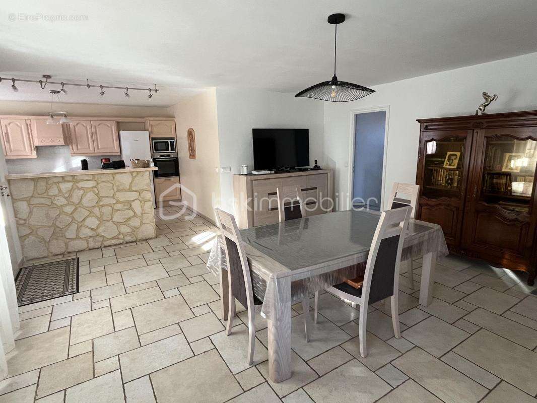 Maison très bien entretenue de 142 m², située au cœur d’un quartier résidentiel paisible - photo 5
