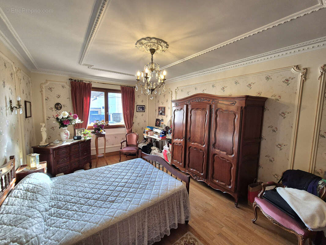 Maison 6 pièces avec dépendance - photo 12