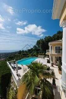 Piscine - Maison à VALLAURIS