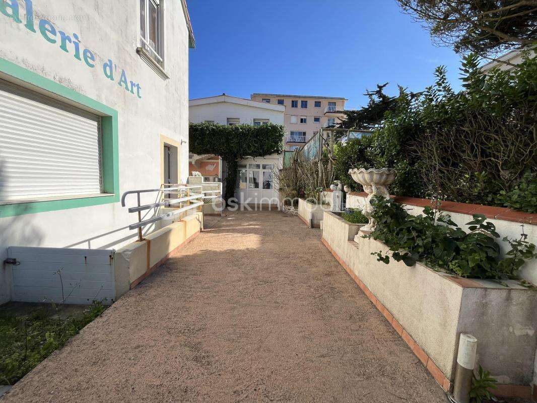 Immeuble mixte de 348m2 avec hôtel, loft, boutique et café ! - photo 9