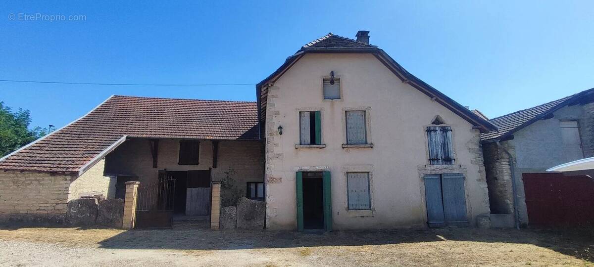 Maison à MONTALIEU-VERCIEU