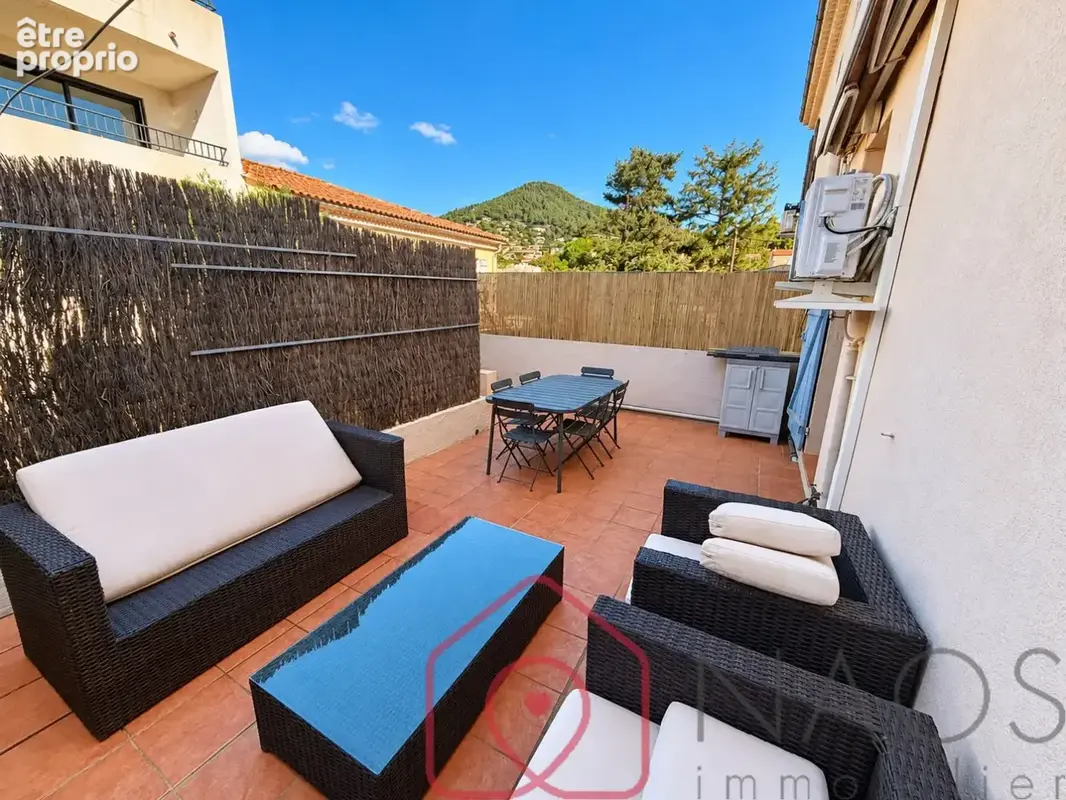 Carqueiranne centre-ville - T2 de charme avec magnifique terrasse de 26 m2 - photo 6