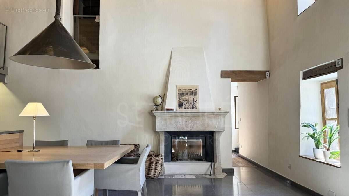 Maison à CHARNECLES