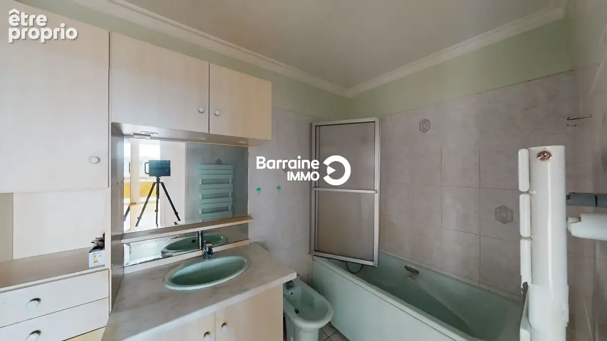 Exclusivité menez-paul : dernier étage, appartement t4 - ascenseur - deux balcons et parking - photo 13