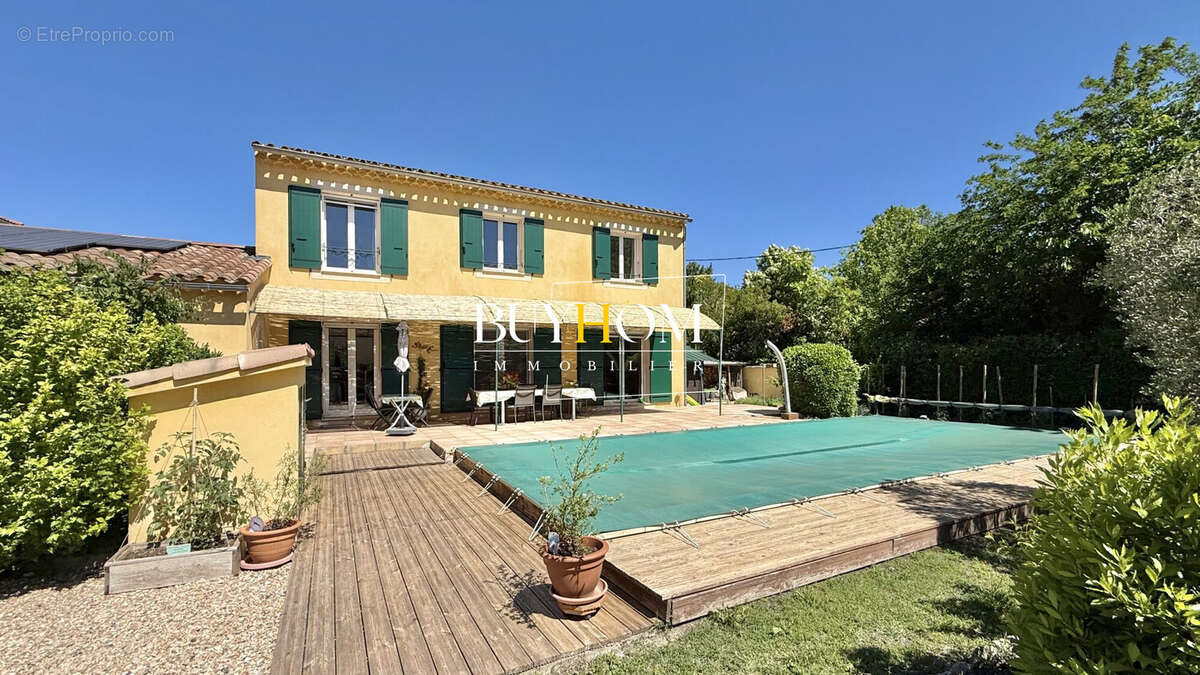 Maison à L'ISLE-SUR-LA-SORGUE