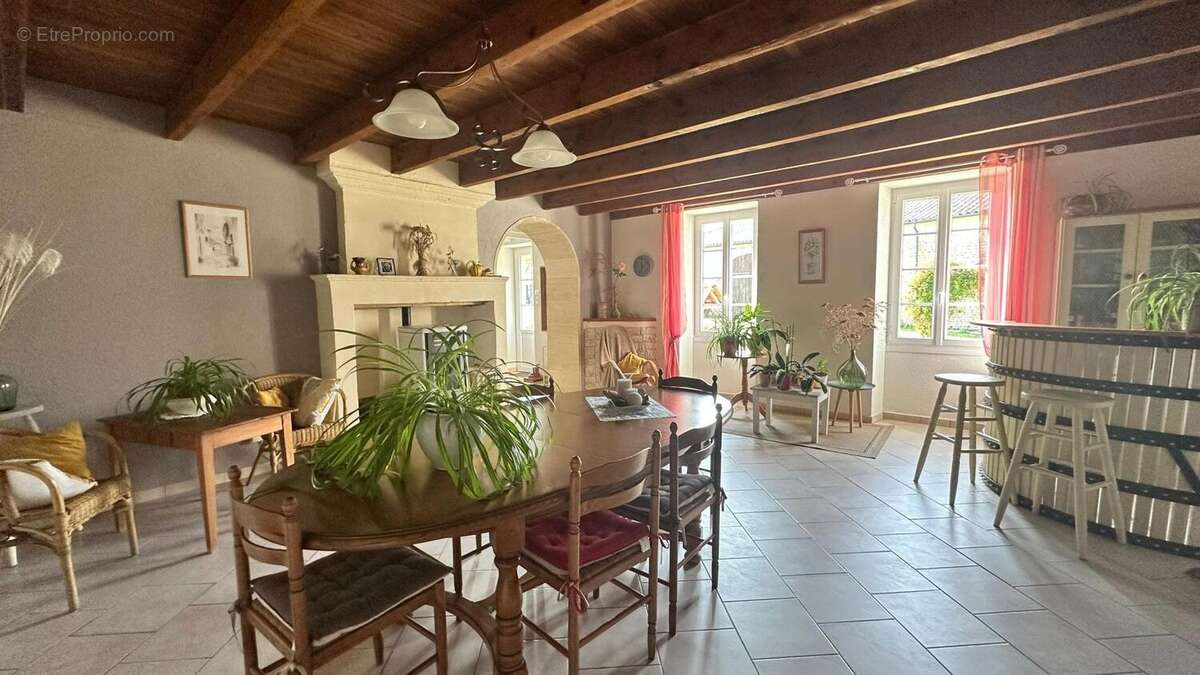 Maison 203 m² à Bouteville  - photo 6