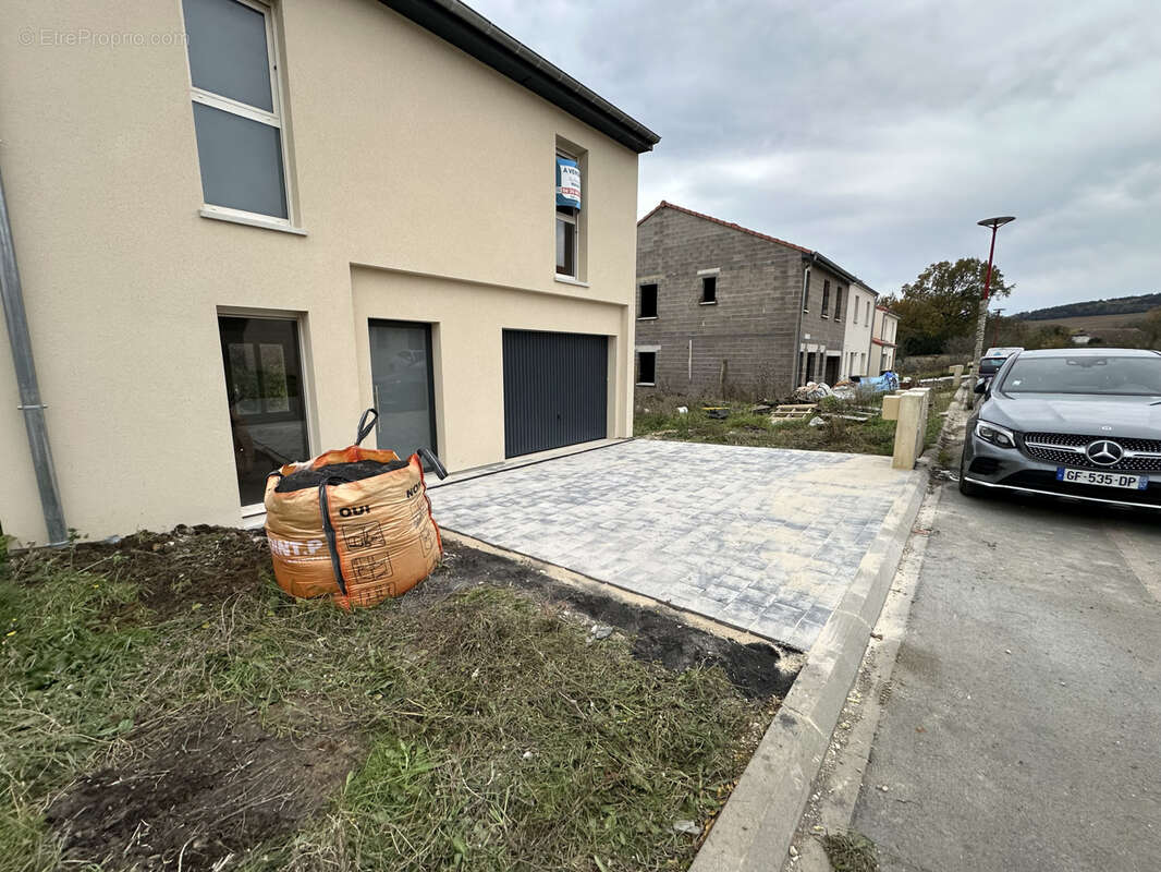 Maison à LORRY-MARDIGNY