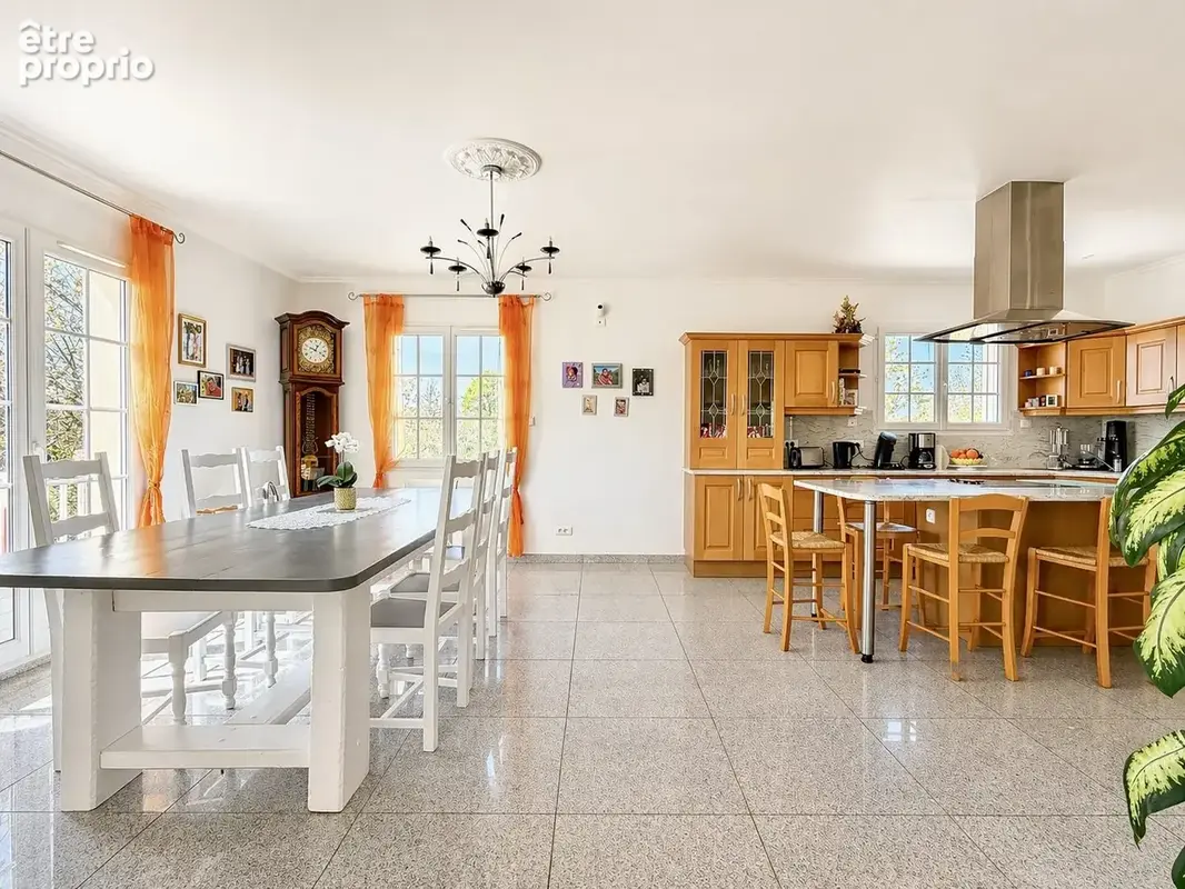 Maison 6 pièces 231 m² à vendre à Saint-Georges-De-Mons (63780) - photo 8