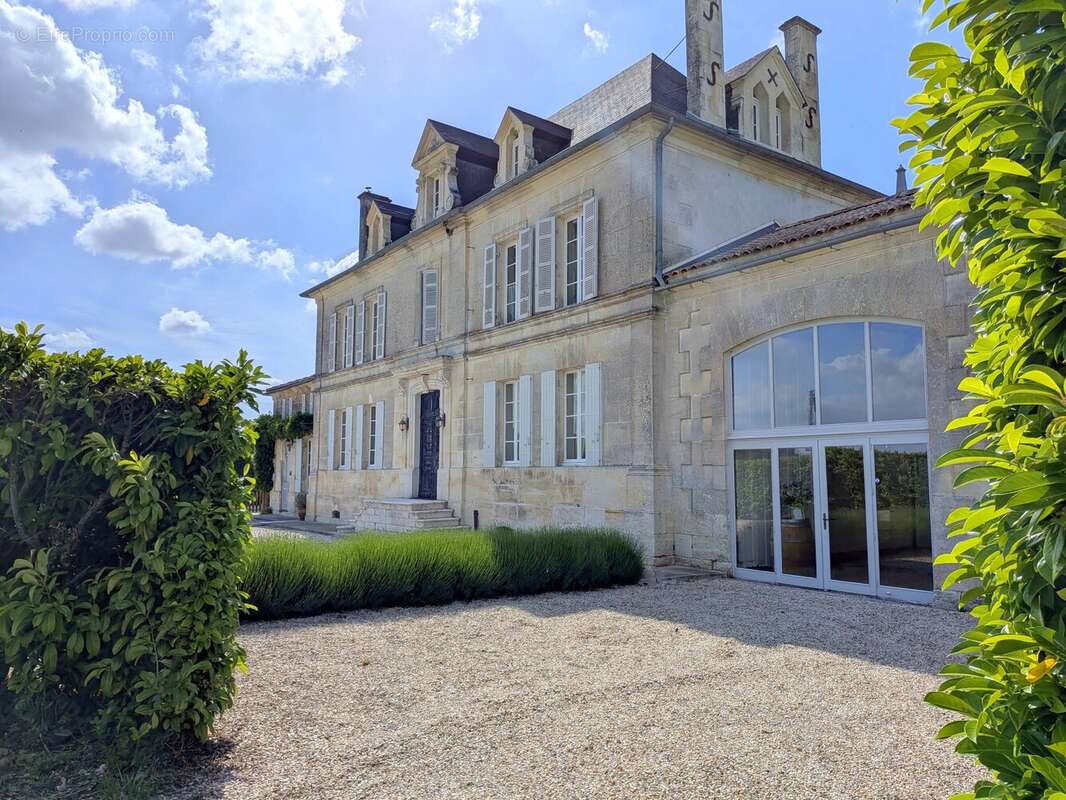 Maison à JONZAC