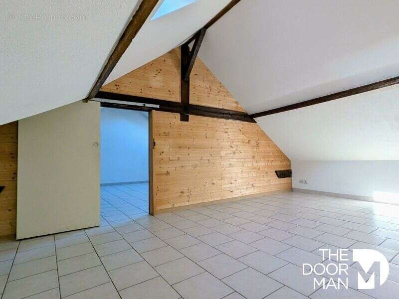 Appartement à LES ESSARTS-LE-ROI