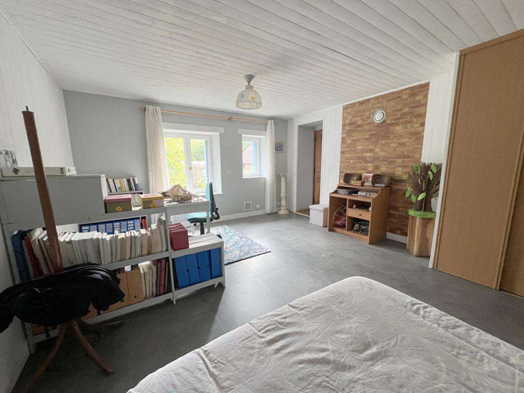 Maison à MONCE-EN-BELIN