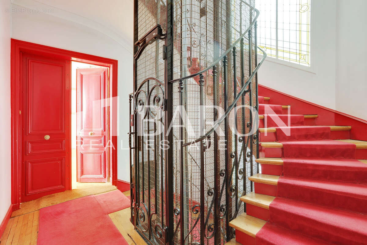 Appartement à PARIS-17E