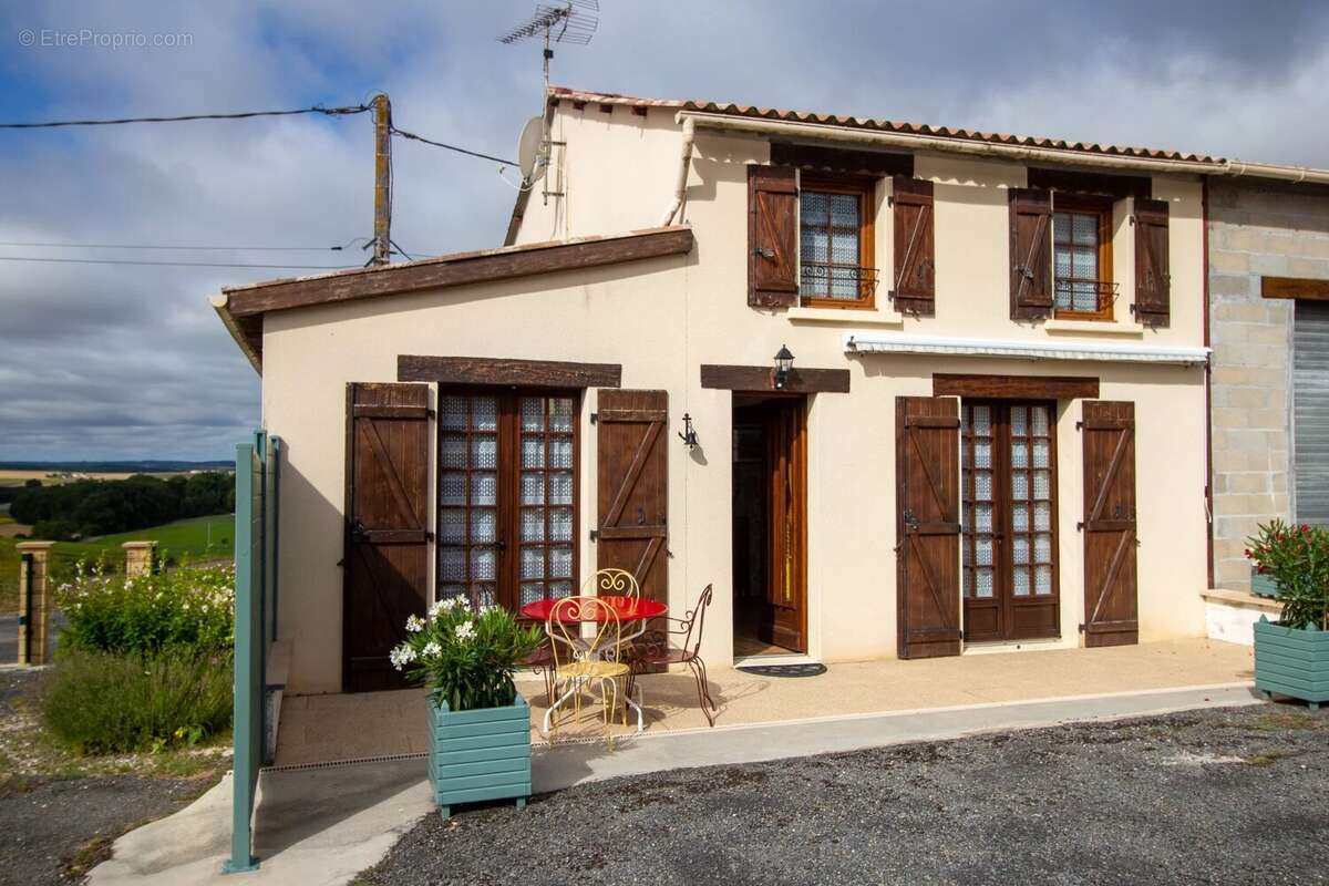 Maison à GARDES-LE-PONTAROUX