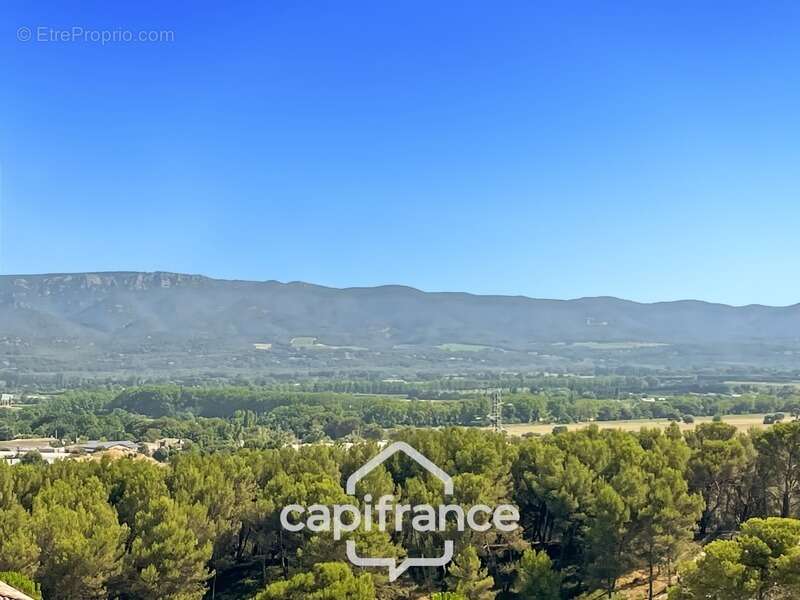 Domaine de Pont ROYAL entre CIEL & LUBERON  appartement soigné de 40 m2 dernier étage vue panoramique avec terrasse secteur et p - photo 2