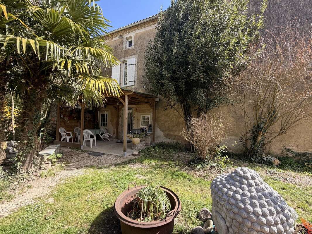 Maison à RUFFEC