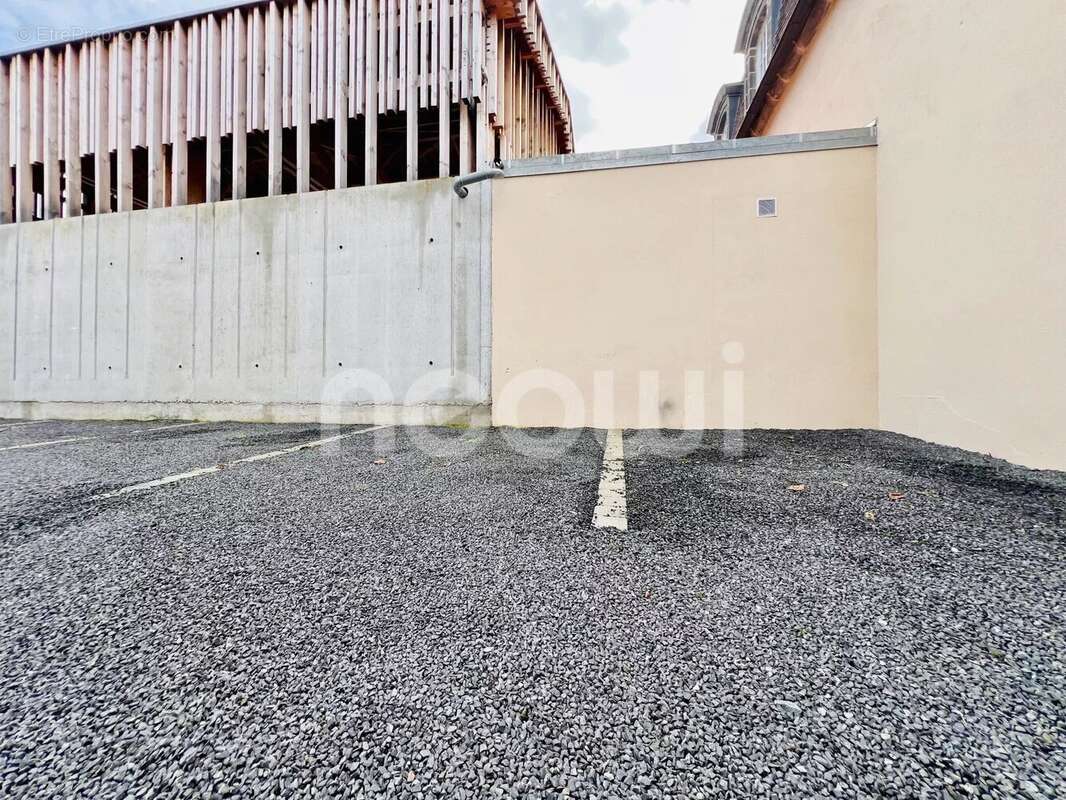 Appartement à COMBRONDE