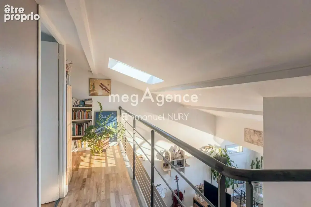 Cœur de Saint Genis-les-Ollières – T4 duplex avec balcon, parking et garage - photo 14