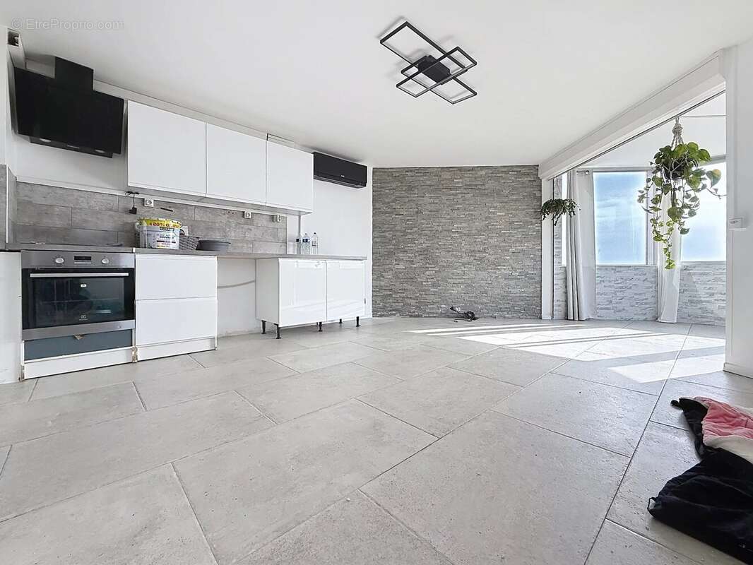 Appartement à VILLENEUVE-LOUBET