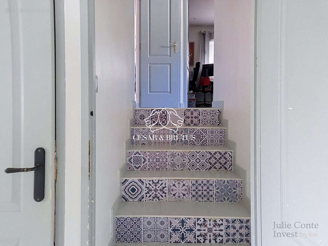 Maison 184 m² à Saint-Clair-Du-Rhone  - photo 7