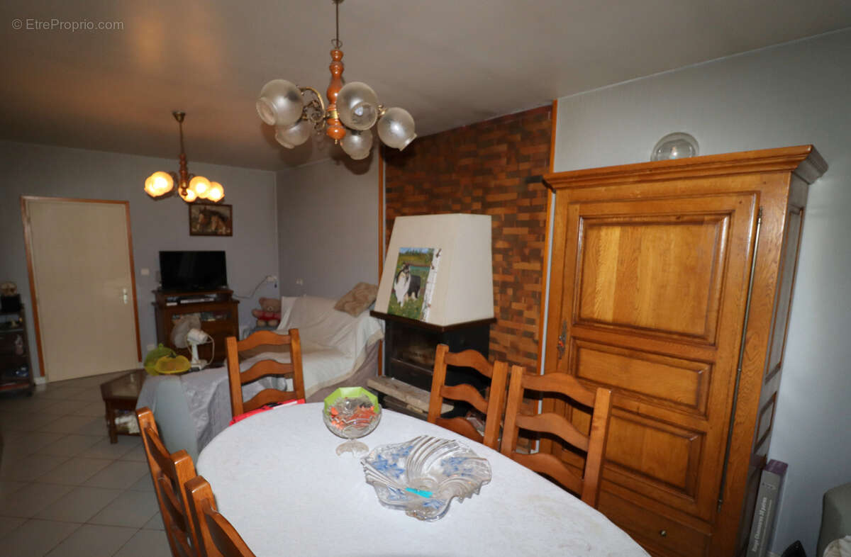 Proche de CUISERY (71) Maison de village en pierre rénovée avec dépendances - photo 6