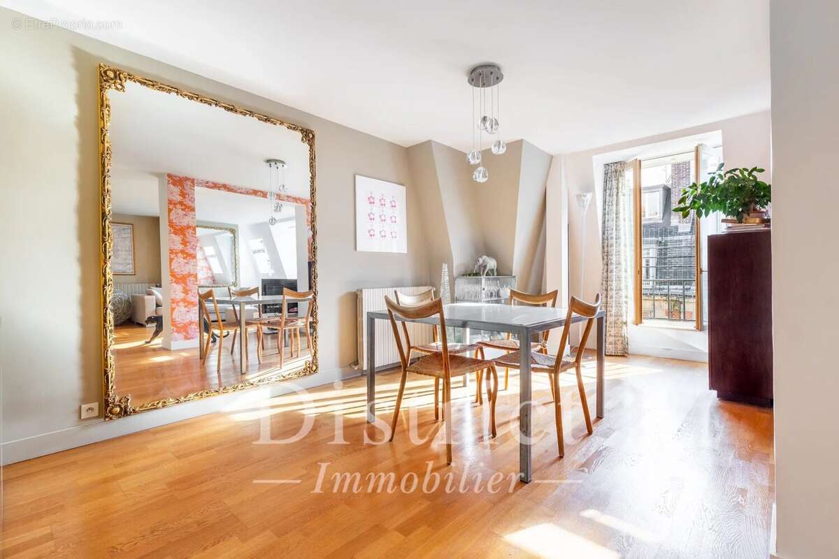 Appartement à PARIS-8E
