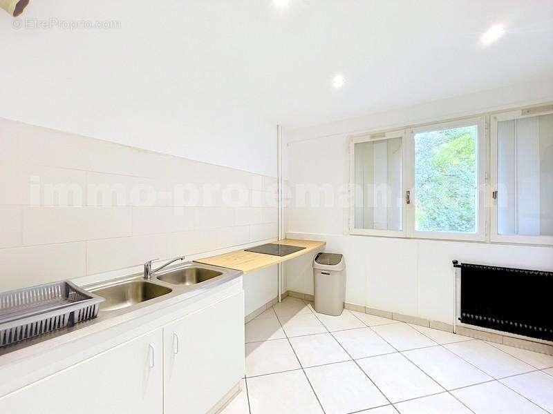 Appartement_T4_Annemasse_Proche_Genève_Ceva_tram_Suisse_investissement_hyper_centre_Séjour_
