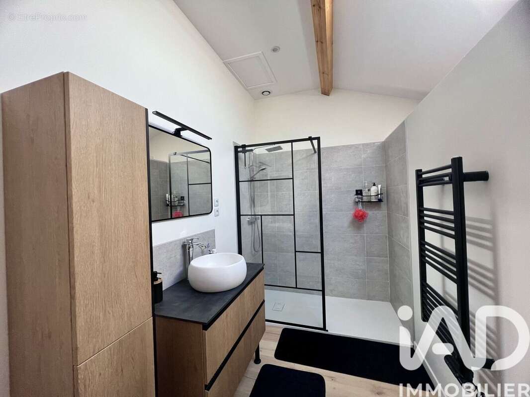 Maison 197 m² à Castillon-La-Bataille  - photo 9