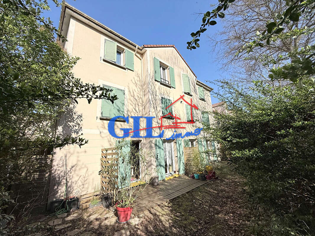 Appartement à SAVIGNY-LE-TEMPLE