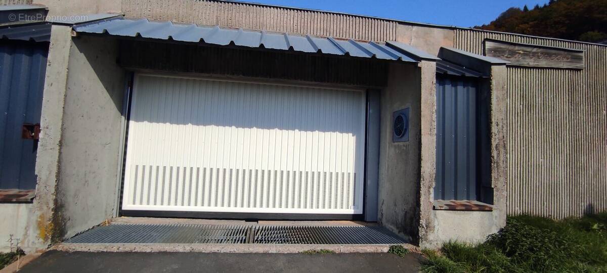 Parking à BESSE-ET-SAINT-ANASTAISE