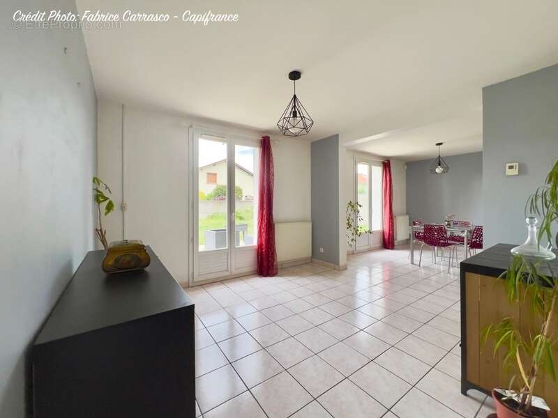 Maison à SAINT-BEAUZIRE