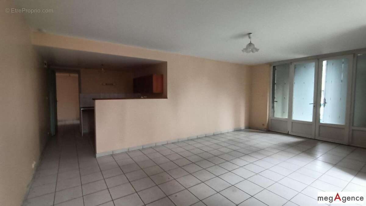 Appartement à LASSAY-LES-CHATEAUX