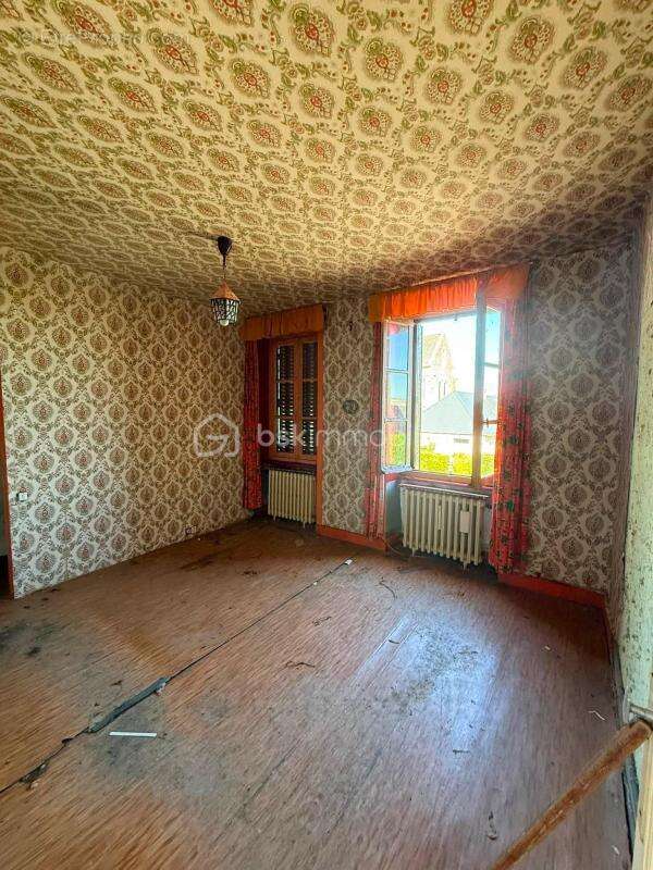  À vendre – Maison en pierre d’environ 120m2 à rénover entièrement - photo 8