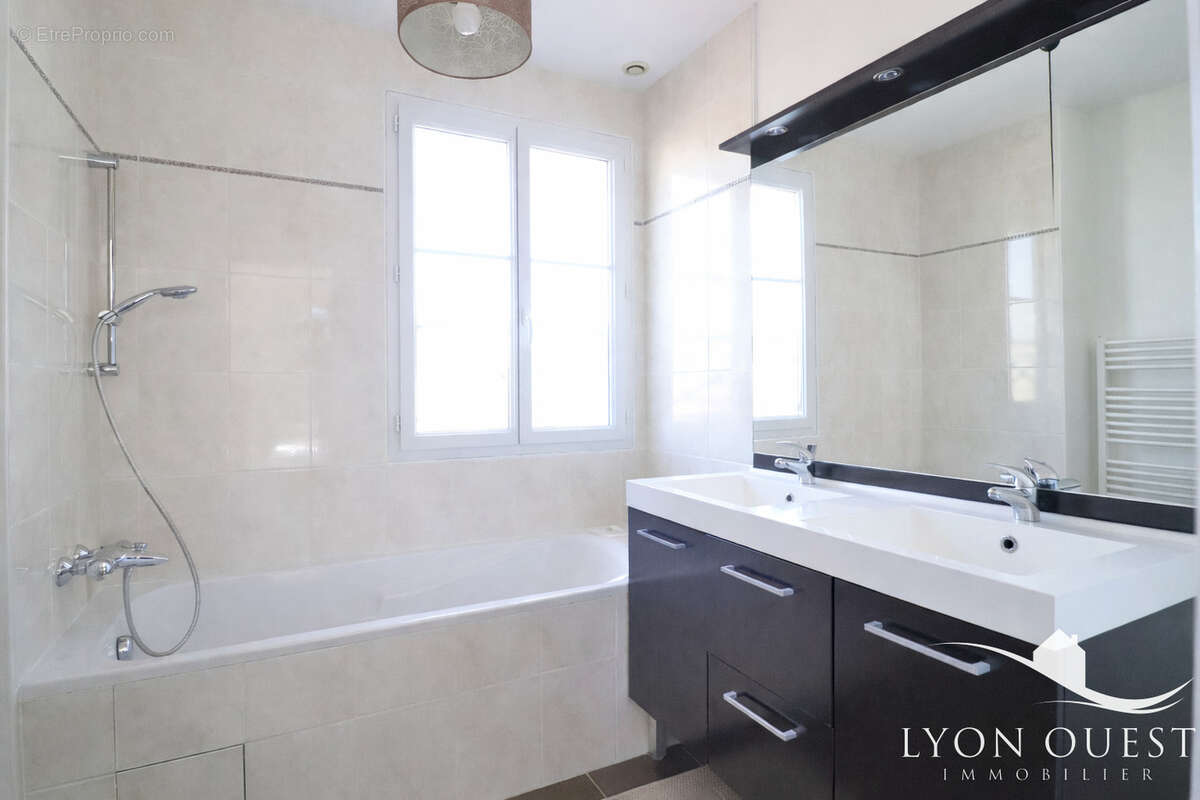 Maison à CHARBONNIERES-LES-BAINS