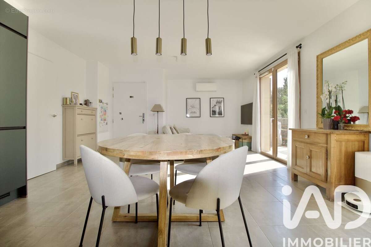 Photo 7 - Appartement à CHATEAUNEUF-LE-ROUGE