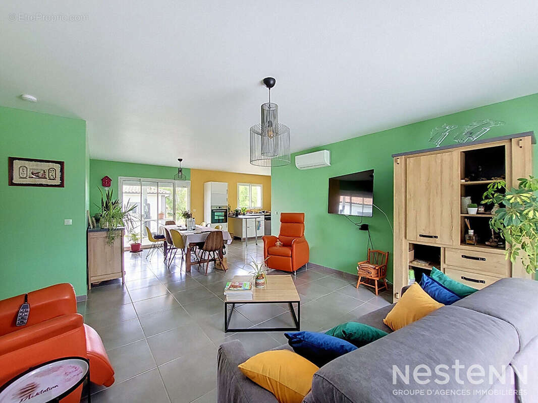 A Vendre Maison contemporaine de plain-pied avec trois chambres, garage et jardin à Condom - photo 2