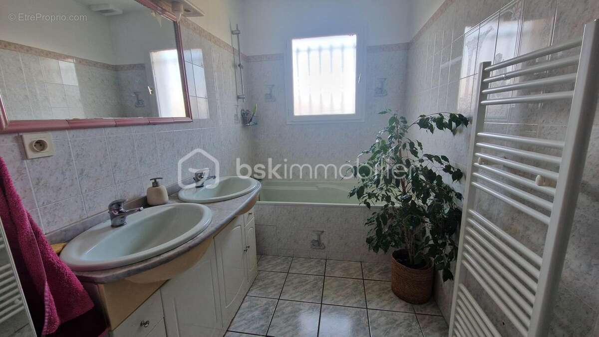 Maison de plain-pied avec beau terrain piscinable - photo 8
