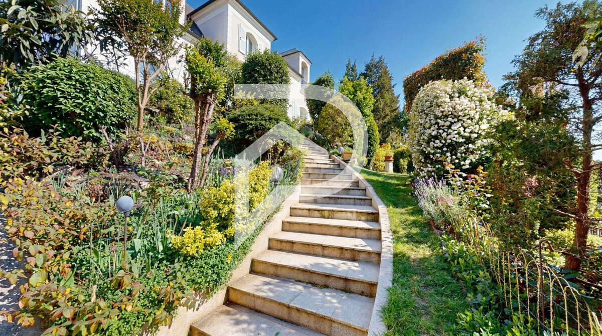 Maison à L'ETANG-LA-VILLE