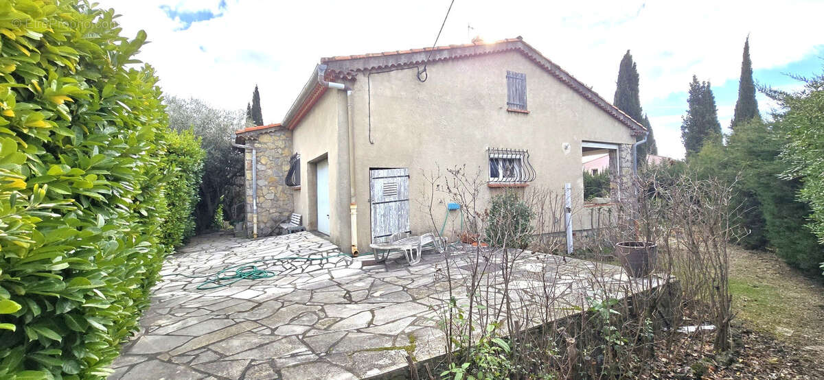 Villa de plain pied sur 880 m2 - photo 4