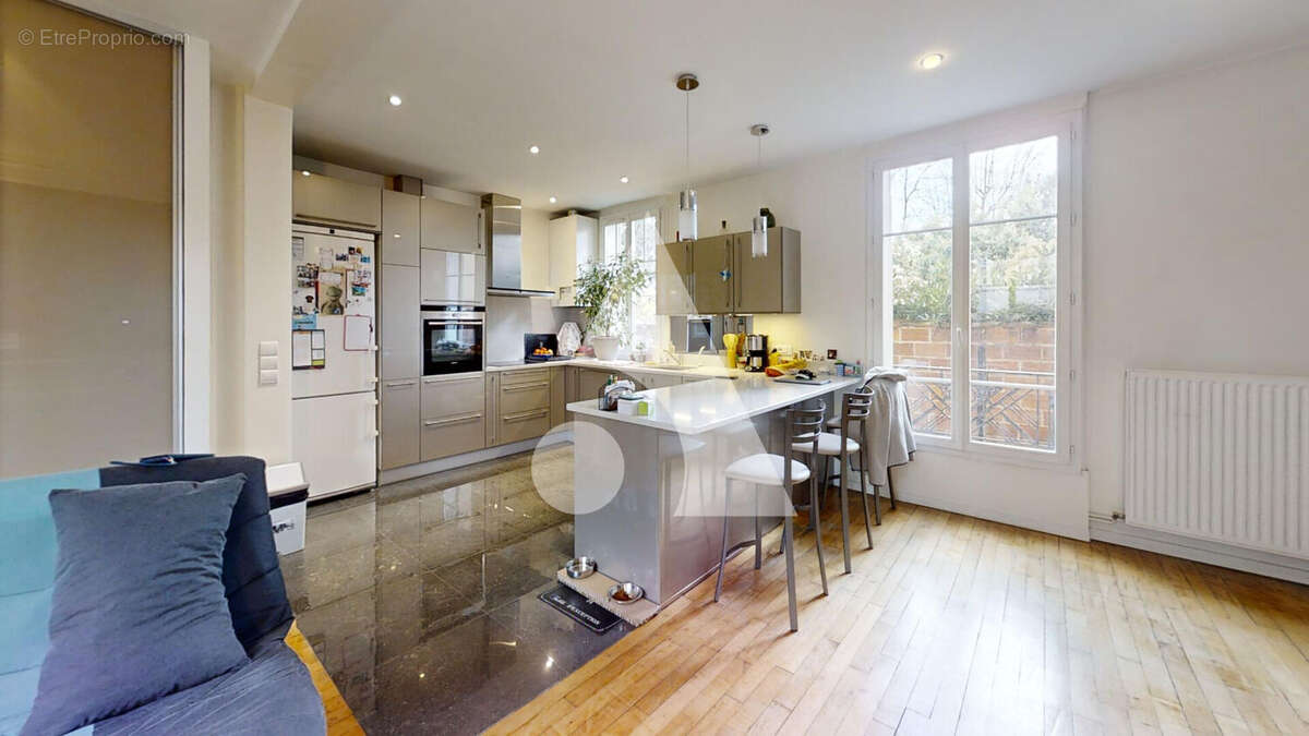 Appartement à COURBEVOIE
