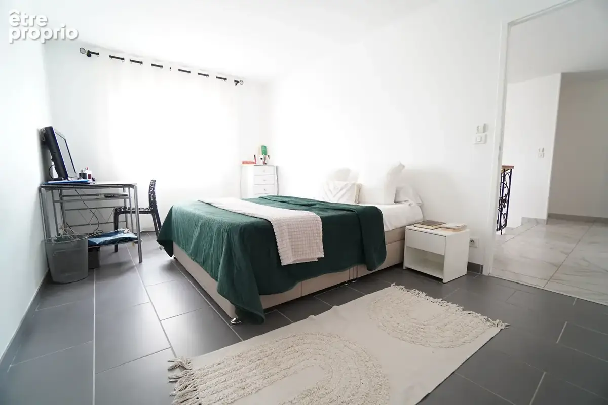 Maison Le Mans 230 m², garage et piscine couverte - photo 8