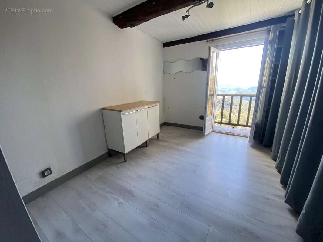 Appartement à BERRE-LES-ALPES