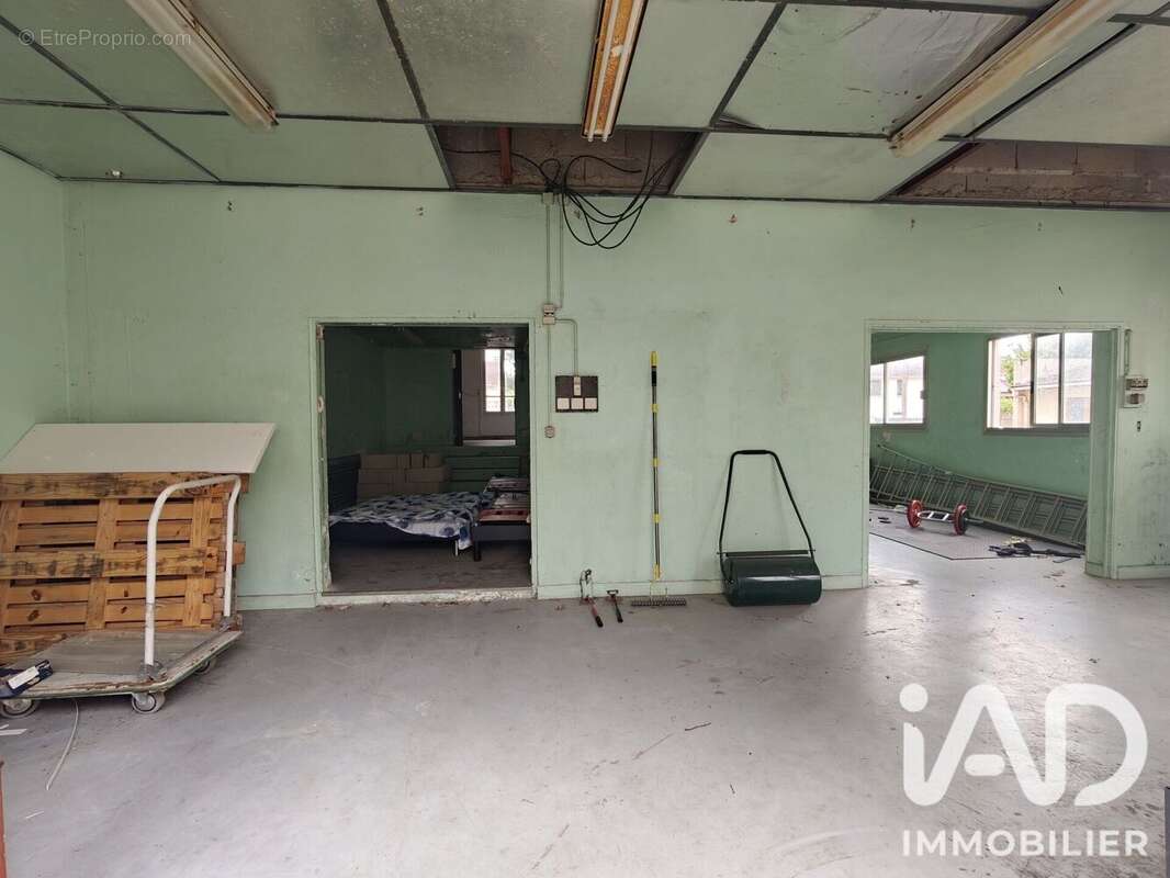 Commerce 435 m² à Chelles  - photo 5