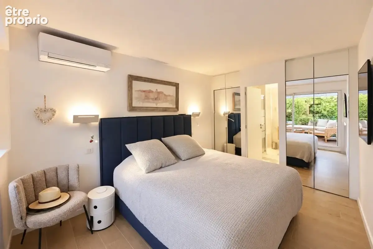 SAINT-TROPEZ : Appartement 4 pièces de 80 m² entièrement rénové, jardin de 100 m², piscine - photo 4