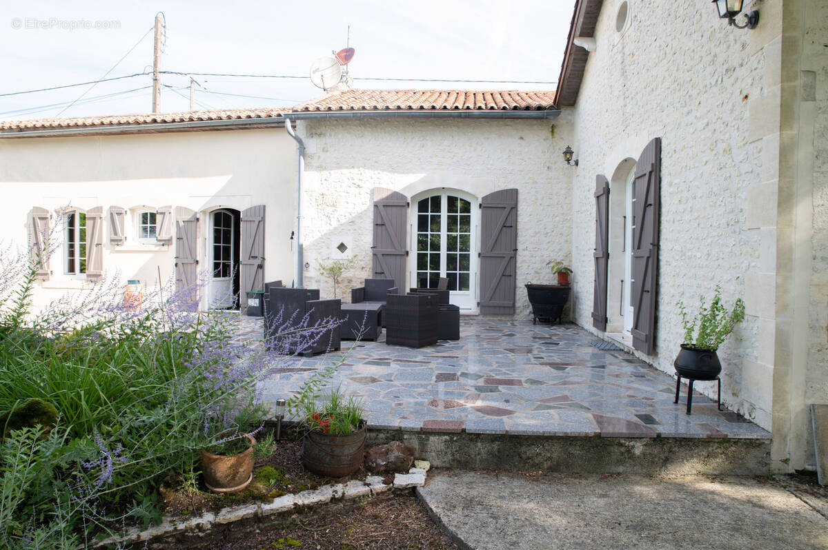 Maison à LADIVILLE