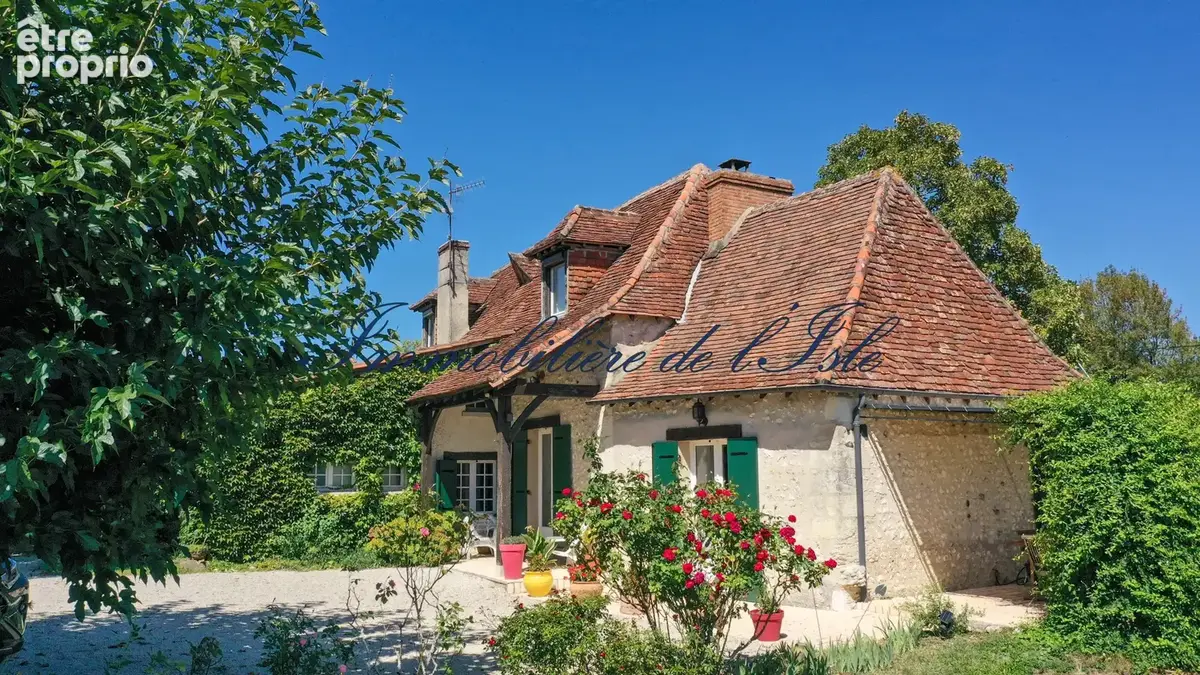 Maison de caractere avec piscine et panorama sur la vallée - photo 2