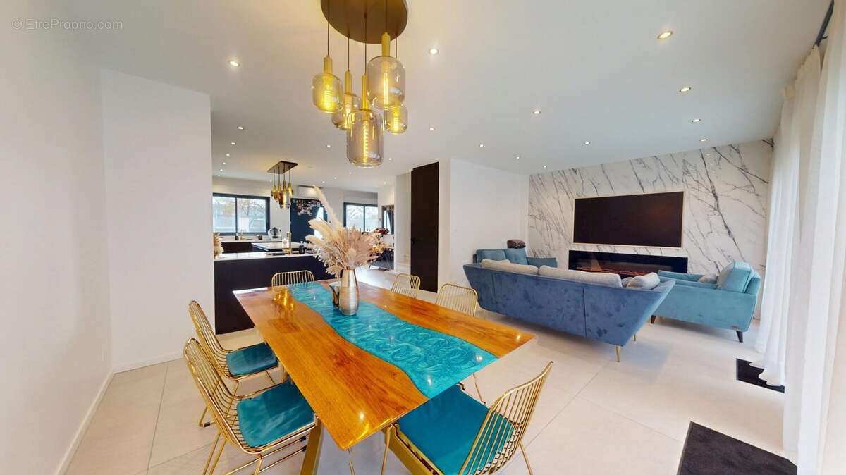 Maison à SAINT-MAUR-DES-FOSSES