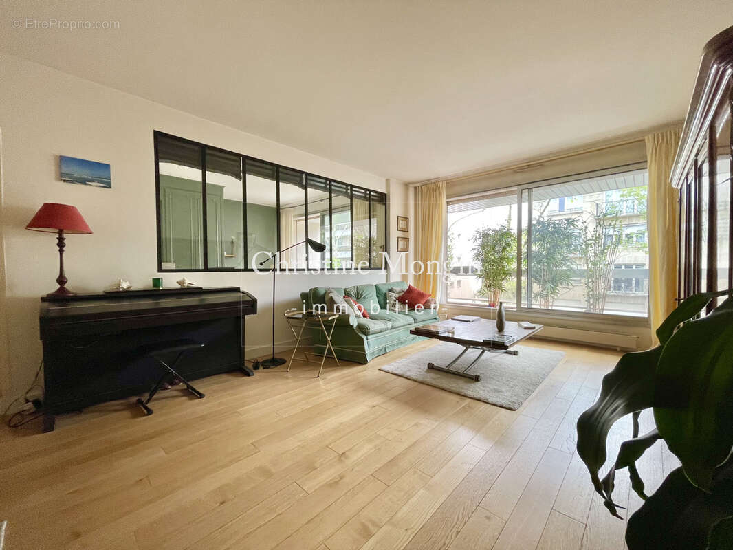 Appartement à NEUILLY-SUR-SEINE