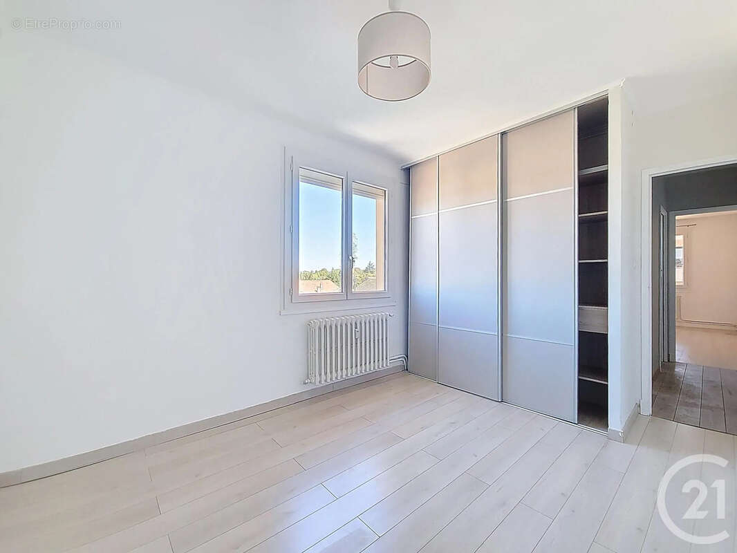 Appartement à VILLENEUVE-LES-AVIGNON